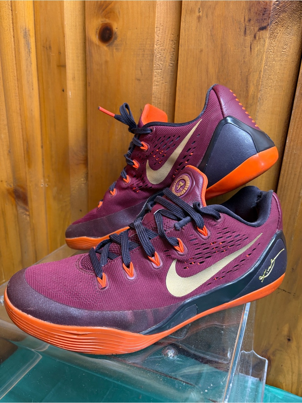 TITLE:
Nike Kobe 9 EM Low Deep Garnet Gold Crimson Size 9.5 646701-678 sneakers